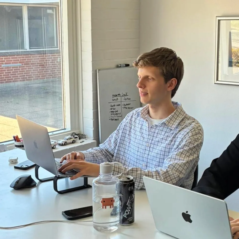 Jonas fra Vocata Studio i arbejde